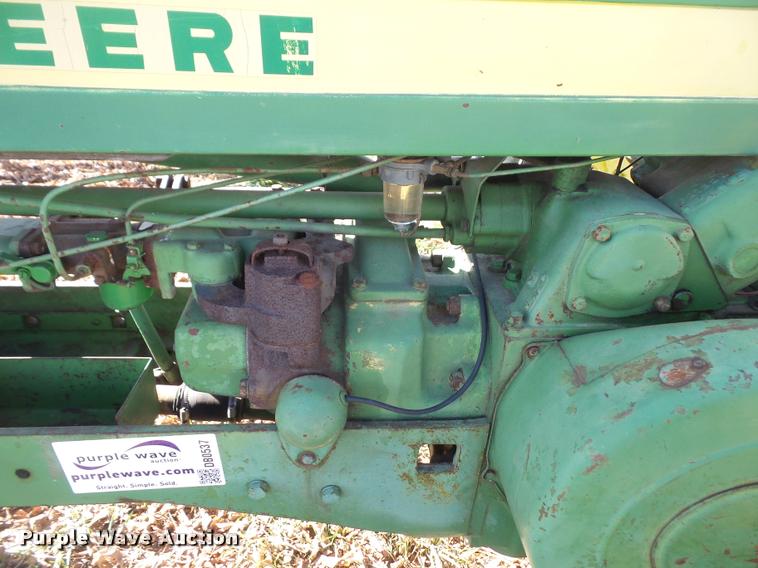 image for item DB0537 1957 John Deere 520 tractor