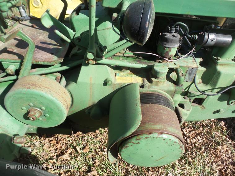 image for item DB0537 1957 John Deere 520 tractor