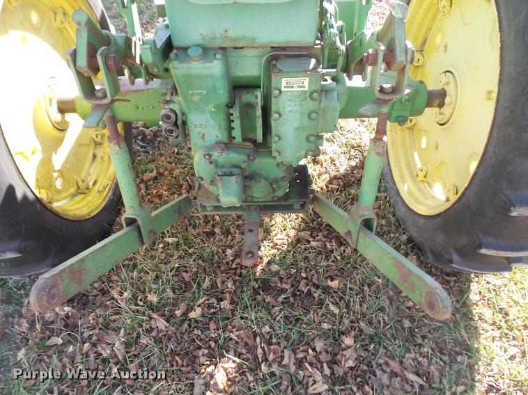 image for item DB0537 1957 John Deere 520 tractor