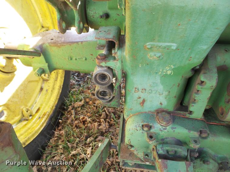 image for item DB0537 1957 John Deere 520 tractor