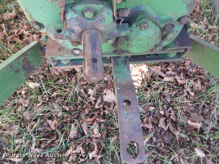 image for item DB0537 1957 John Deere 520 tractor