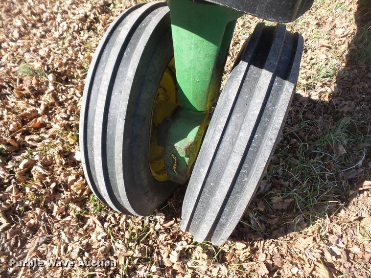 image for item DB0537 1957 John Deere 520 tractor