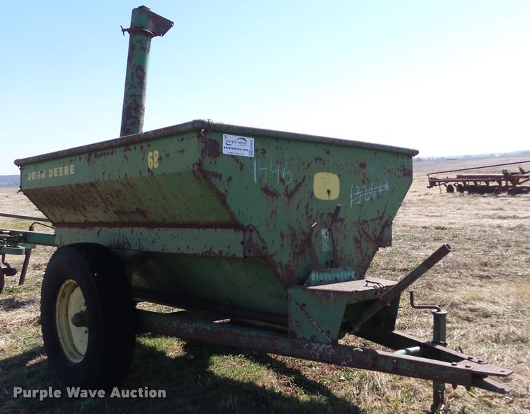 image for item DB0637 John Deere 68 feed wagon