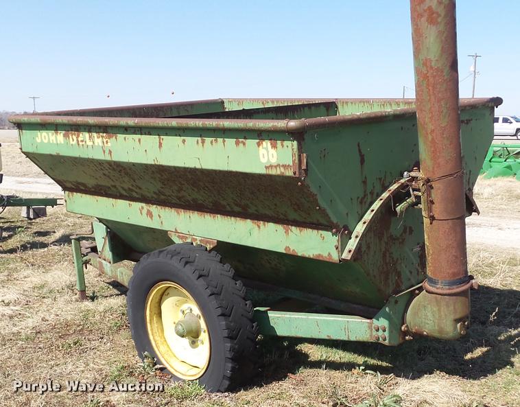 image for item DB0637 John Deere 68 feed wagon