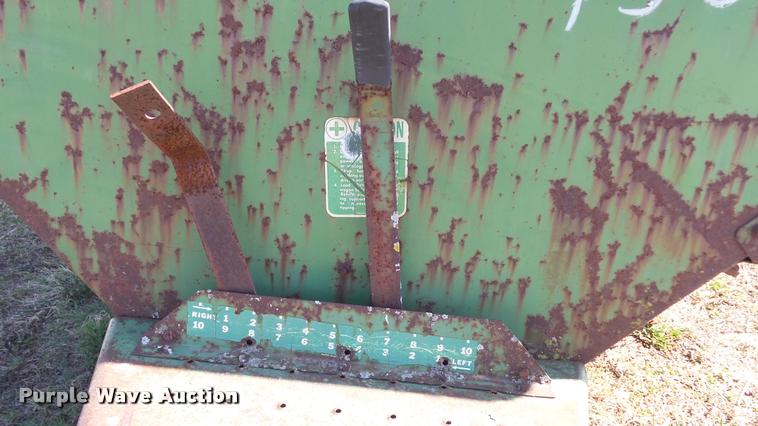 image for item DB0637 John Deere 68 feed wagon