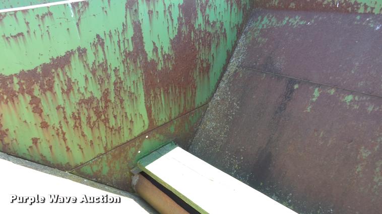 image for item DB0637 John Deere 68 feed wagon