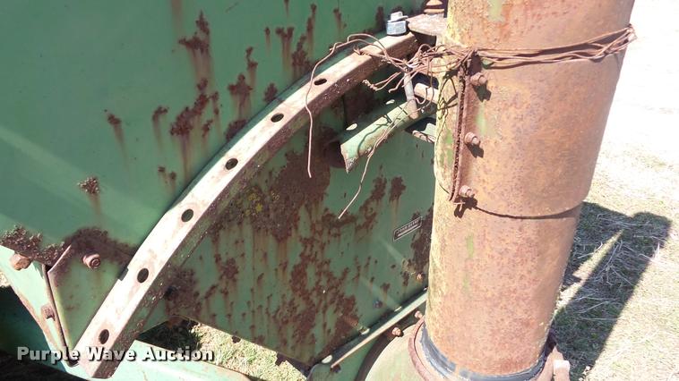 image for item DB0637 John Deere 68 feed wagon