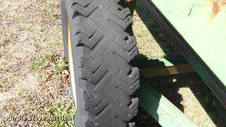 image for item DB0637 John Deere 68 feed wagon