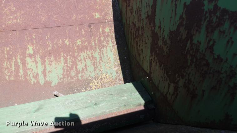 image for item DB0637 John Deere 68 feed wagon