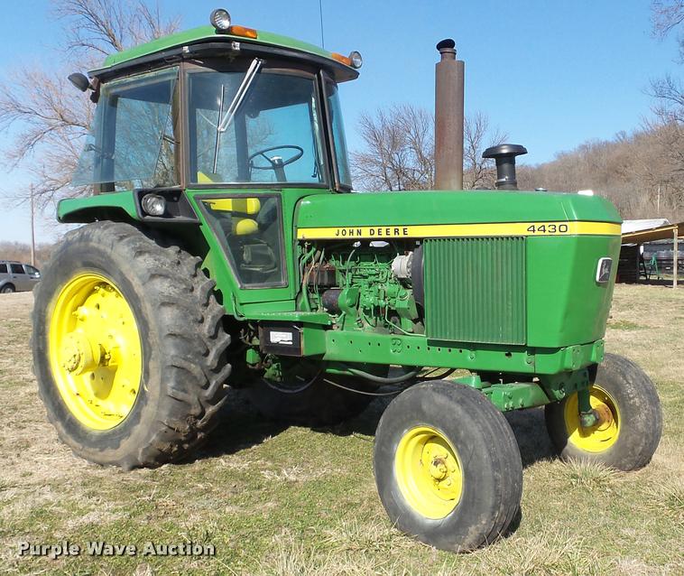 image for item DB0642 1975 John Deere 4430 tractor