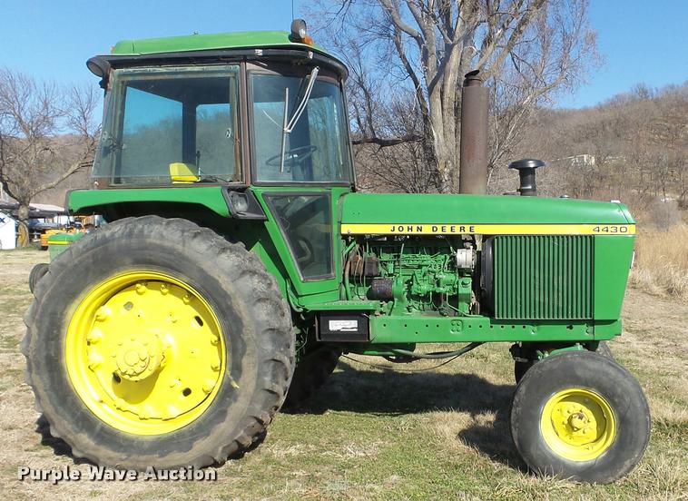 image for item DB0642 1975 John Deere 4430 tractor