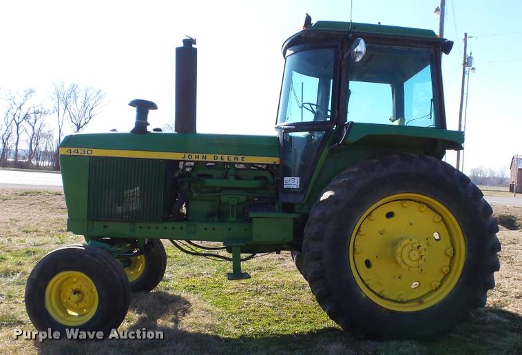 image for item DB0642 1975 John Deere 4430 tractor