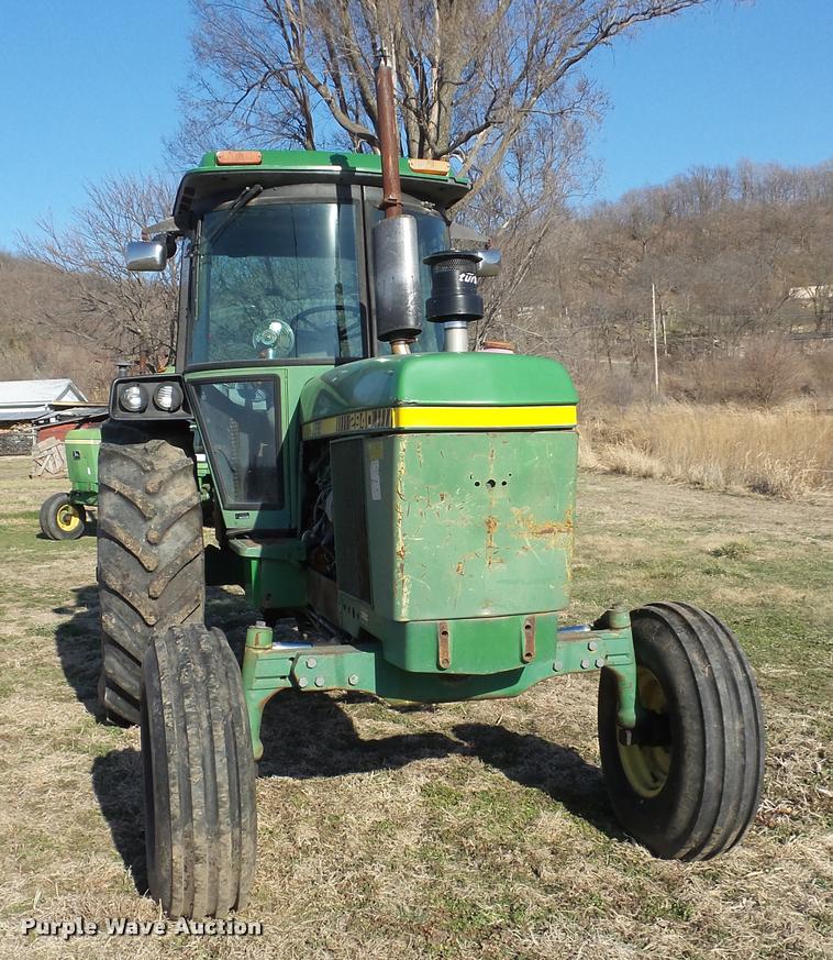 image for item DB0643 1982 John Deere 2940 tractor