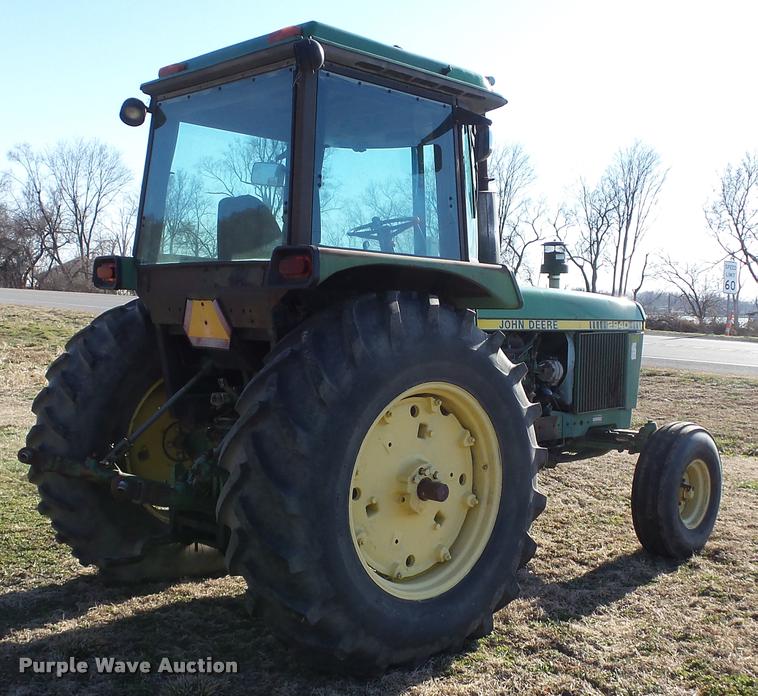 image for item DB0643 1982 John Deere 2940 tractor