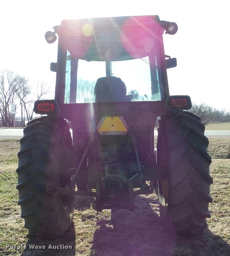 image for item DB0643 1982 John Deere 2940 tractor
