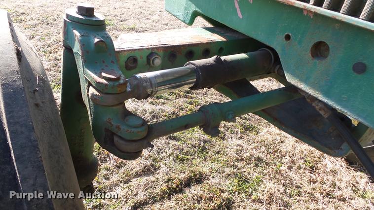 image for item DB0643 1982 John Deere 2940 tractor