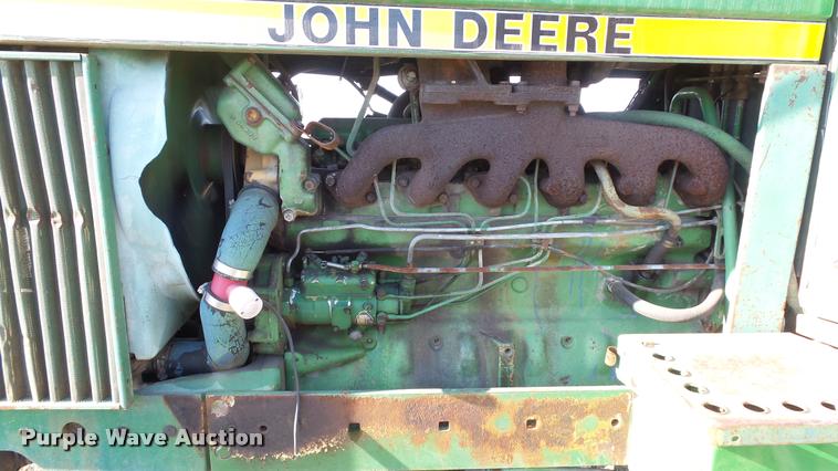 image for item DB0643 1982 John Deere 2940 tractor