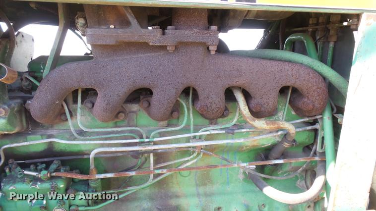 image for item DB0643 1982 John Deere 2940 tractor