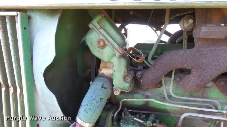 image for item DB0643 1982 John Deere 2940 tractor