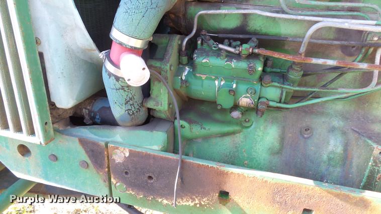 image for item DB0643 1982 John Deere 2940 tractor