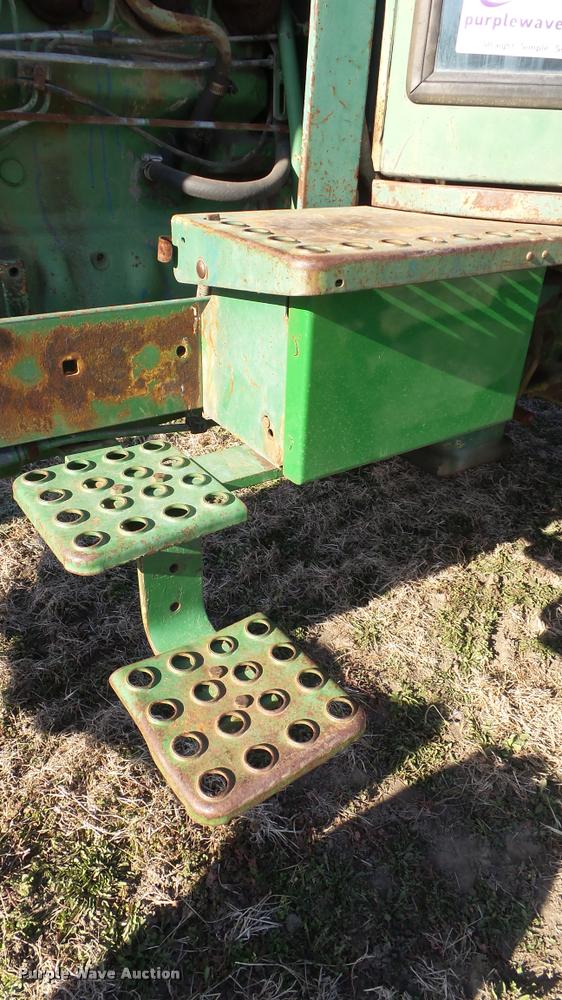 image for item DB0643 1982 John Deere 2940 tractor