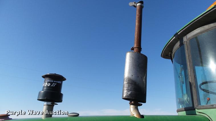 image for item DB0643 1982 John Deere 2940 tractor