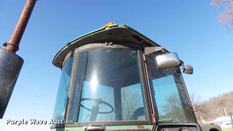 image for item DB0643 1982 John Deere 2940 tractor