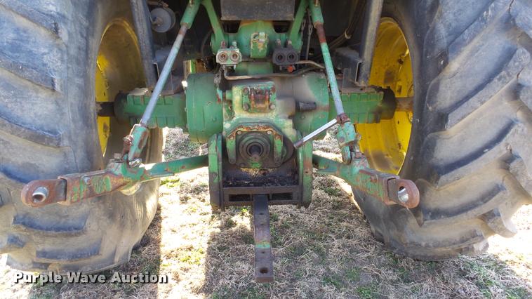 image for item DB0643 1982 John Deere 2940 tractor