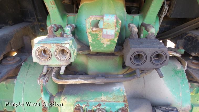 image for item DB0643 1982 John Deere 2940 tractor