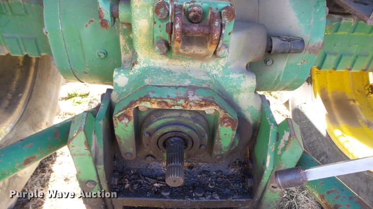 image for item DB0643 1982 John Deere 2940 tractor