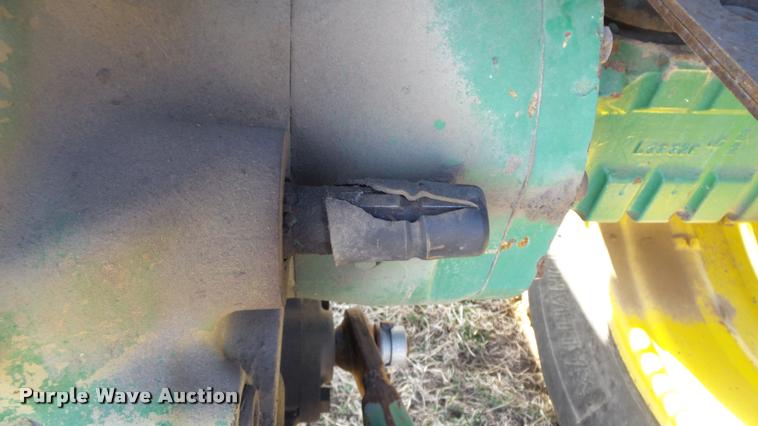 image for item DB0643 1982 John Deere 2940 tractor