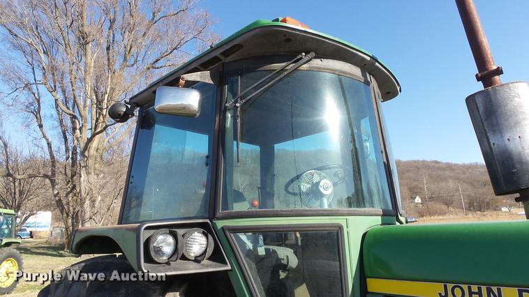 image for item DB0643 1982 John Deere 2940 tractor