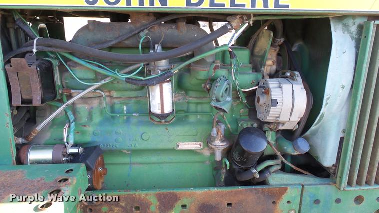 image for item DB0643 1982 John Deere 2940 tractor