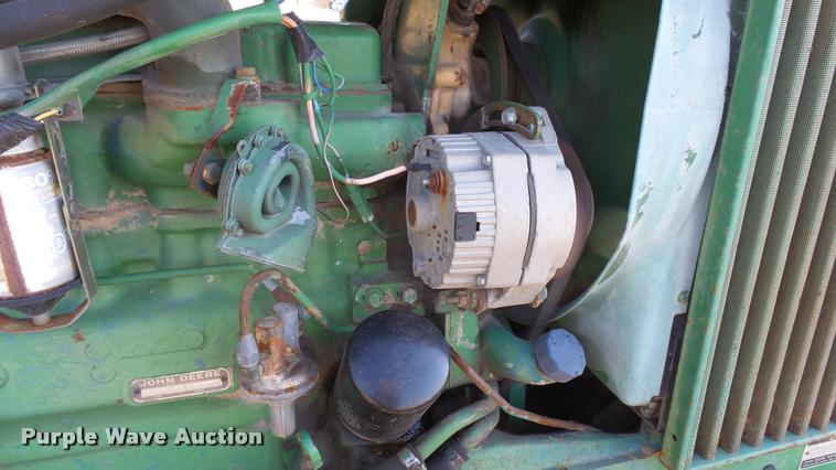 image for item DB0643 1982 John Deere 2940 tractor