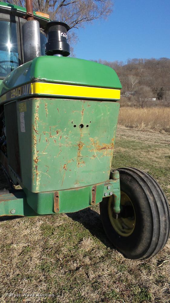 image for item DB0643 1982 John Deere 2940 tractor