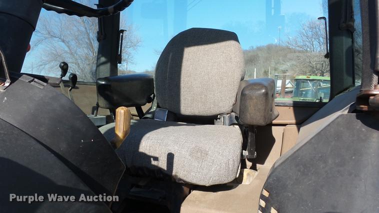 image for item DB0643 1982 John Deere 2940 tractor