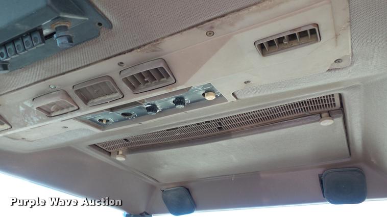 image for item DB0643 1982 John Deere 2940 tractor