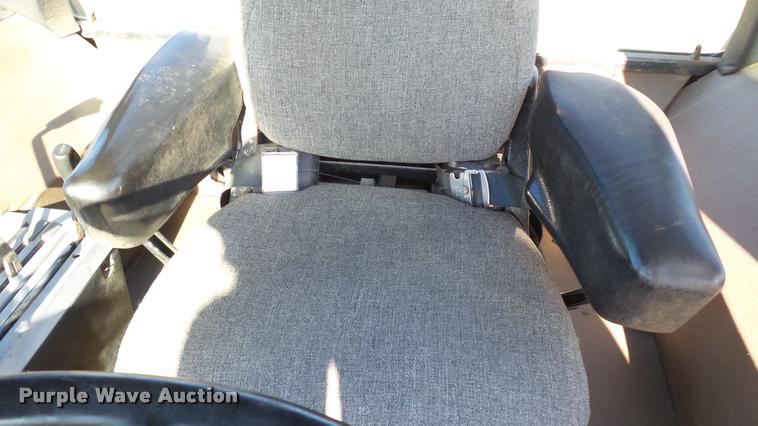 image for item DB0643 1982 John Deere 2940 tractor