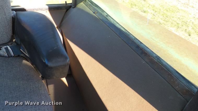 image for item DB0643 1982 John Deere 2940 tractor