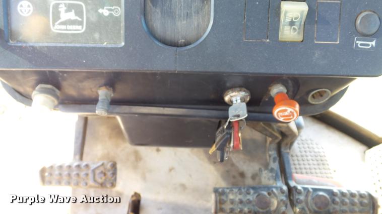 image for item DB0643 1982 John Deere 2940 tractor