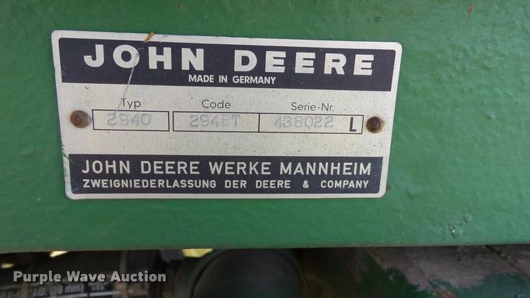 image for item DB0643 1982 John Deere 2940 tractor