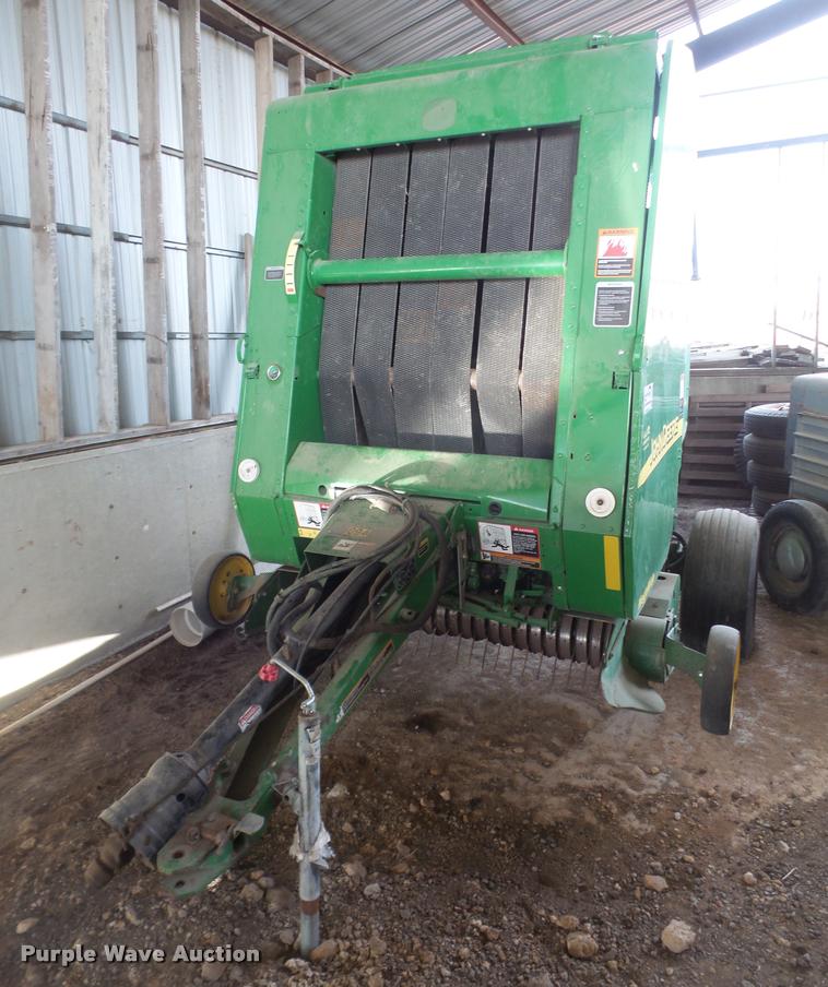 image for item DB0678 2003 John Deere 467 round baler