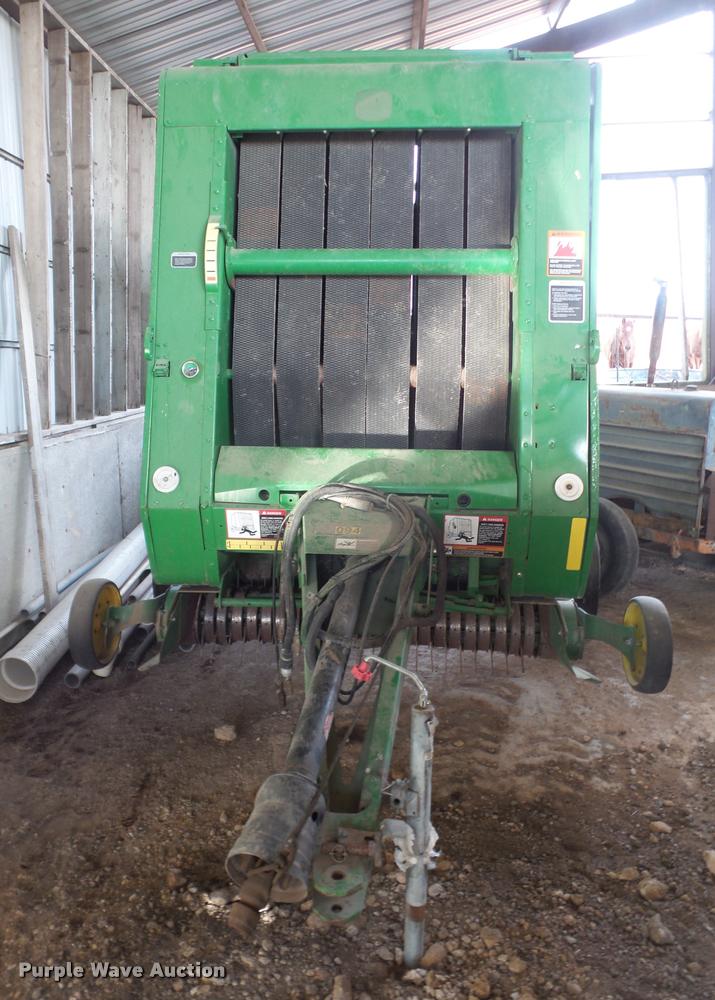 image for item DB0678 2003 John Deere 467 round baler