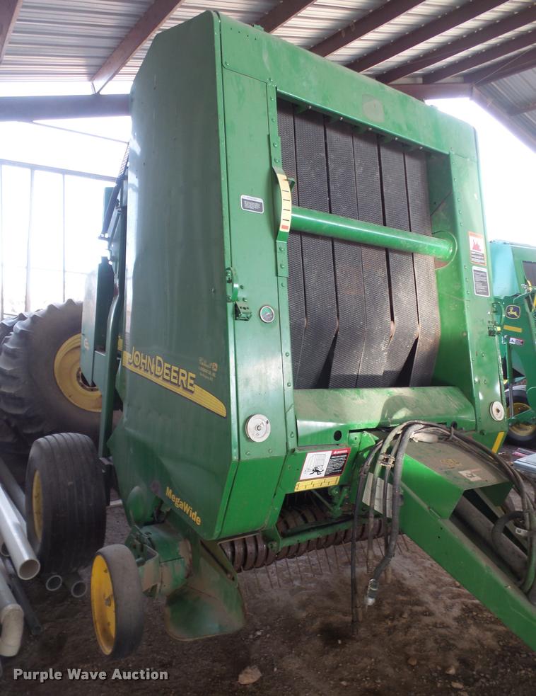 image for item DB0678 2003 John Deere 467 round baler