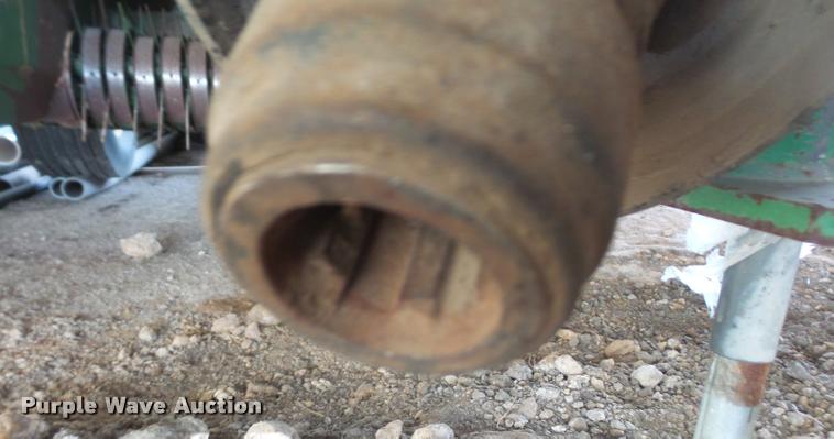 image for item DB0678 2003 John Deere 467 round baler