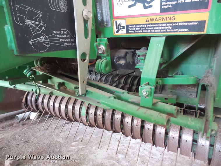 image for item DB0678 2003 John Deere 467 round baler