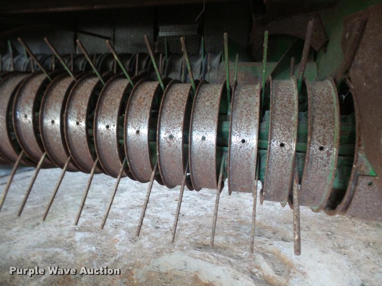 image for item DB0678 2003 John Deere 467 round baler