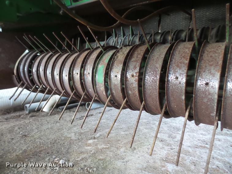 image for item DB0678 2003 John Deere 467 round baler