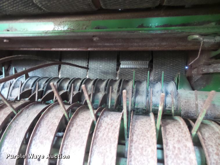 image for item DB0678 2003 John Deere 467 round baler