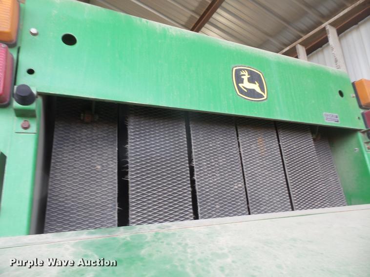 image for item DB0678 2003 John Deere 467 round baler